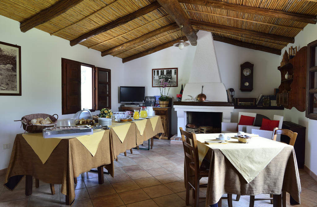 Agriturismo Guthiddai Oliena Exterior foto